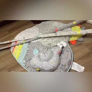 Tummy time / play mat